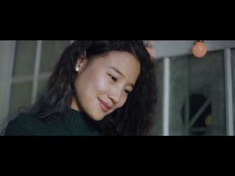 NurCholpon - \"Caddelerde Rüzgar\" Türk şarkısı