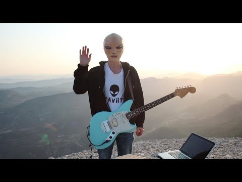 An alien playing Guitar (GRAViiTY - Rising Sun)