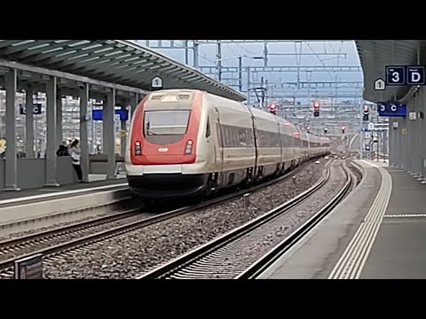 SBB CFF FFS IC1 St. Gallen - Geneve Aeroport trece prin statia Renens in dubla tractiune