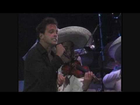 Mariachi 2000 y Luis Miguel - La Bikina Estadio Azteca