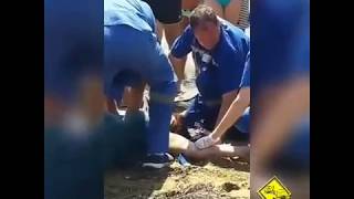 Медики на Шаморе откачивают женщину