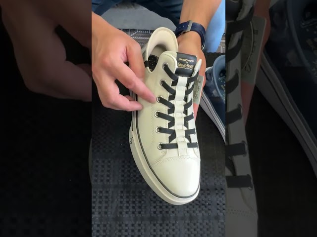 Vídeo relacionado con Skechers Snoop One OG - Tenis de Piel para Mujer, Lona Blanca, Ribete Azul y Rosa, 37 EU