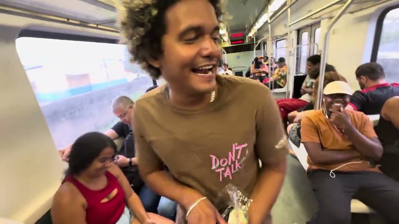 Mc Estudante e João Santos Part. Young Ganni - Panela velha é que faz comida boa