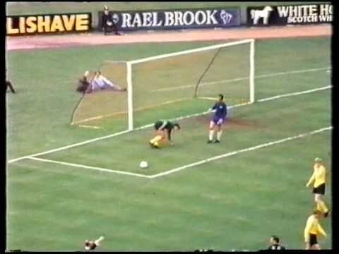 70/71 - Chelsea 2 Ipswich 1  Alan Hudson 'goal'