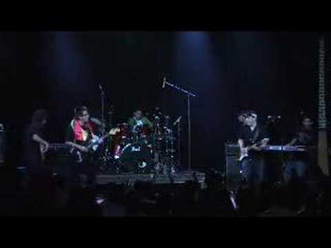 LLEGAS - Chico Predecible (en vivo)