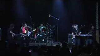 LLEGAS - Chico Predecible (en vivo)