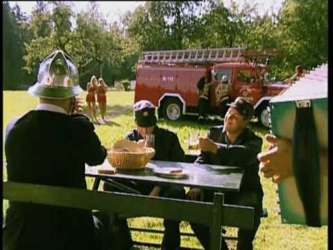 ATOMIK HARMONIK - Brizgalna brizga (Official video)