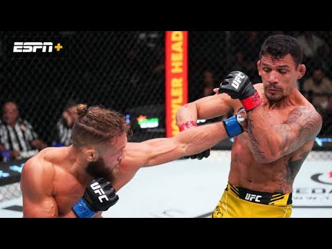 Rafael Dos Anjos and Rafael Fiziev slugging it out | Dos Anjos vs Fiziev