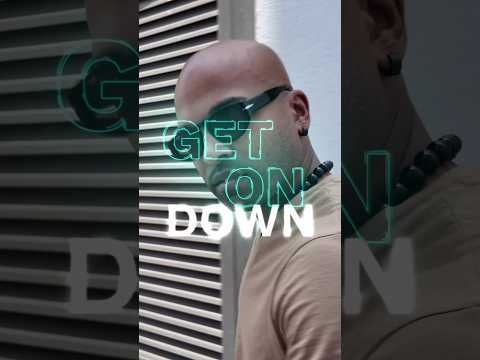 A Dubai Singer's Day. Come take a walk!