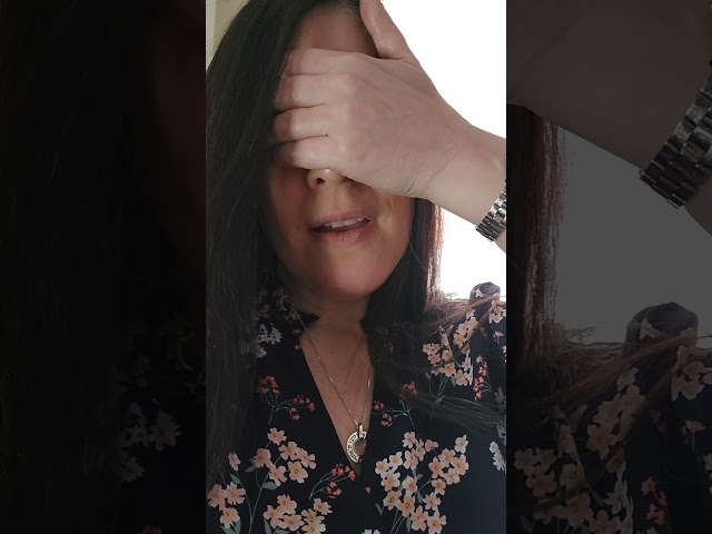 Vídeo relacionado con SURI Pergamino Kosher Mezuzah fabricado en Israel, escrito a mano por un rabino judío certificado (Sofer Stam), papel 100% pergamino kosher Shema oración (3 pulgadas (7 cm)