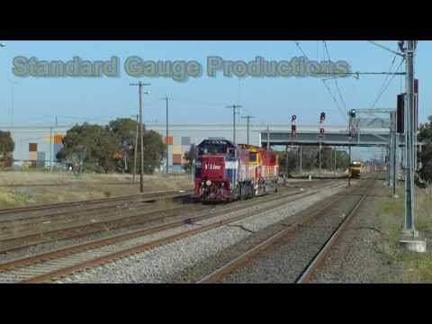 Australian Trains - Quad NR's crossing N470 and P13 at Somerton
