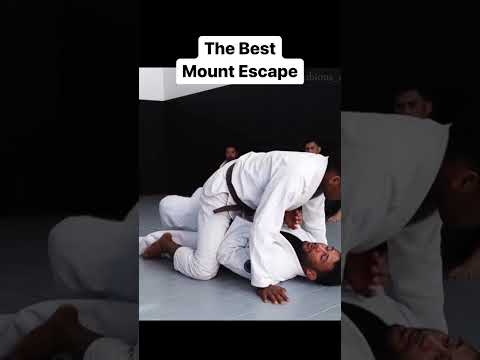 The best mount escape #bjj #jiujitsu #brazilianjiujitsu