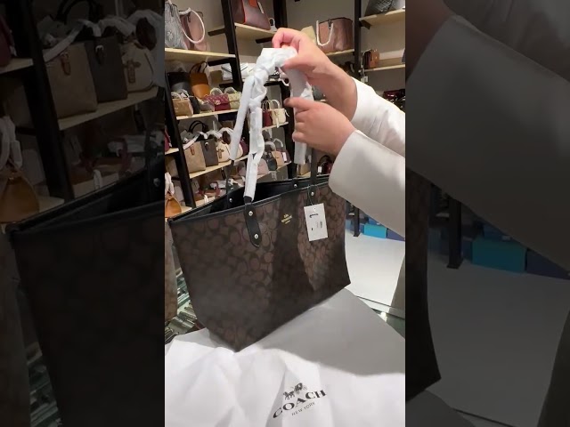 حقيبة يد كوتش لارج سيتي بني