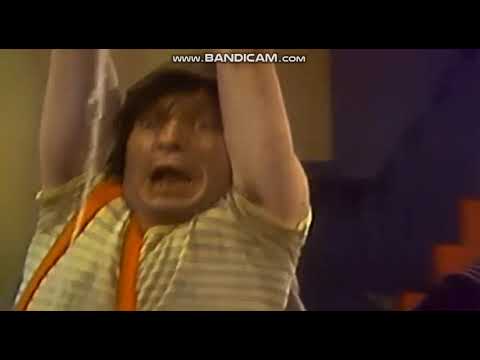 El chavo se fue volando con los globos