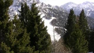 preview picture of video 'Skiurlaub in Südtirol - März 2012 - Dolomiten Sonne Skispaß und Gaumenfreuden'