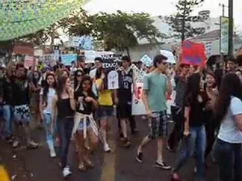 Protesto estudantes da UEMS: caras-pintadas.AVI