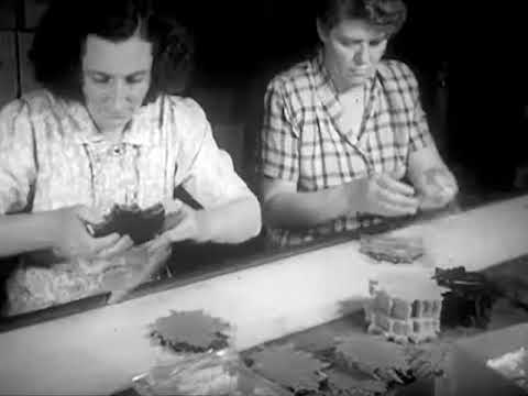 Industrieparade: Jubiläum des Plastikzeitalters / Kriegsproduktion - CharlieDeanArchives