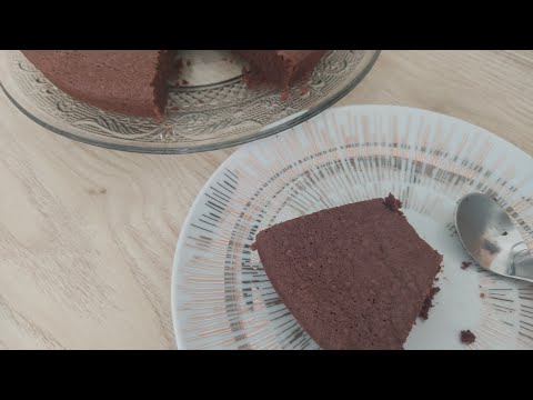 Un délicieux fondant au chocolat aux amandes - A delicious chocolate fondant with almonds