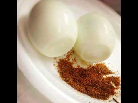 hard boiling eggs eat with dried blend pepper 🌶️. maki yakotokisa na pilipili muke.