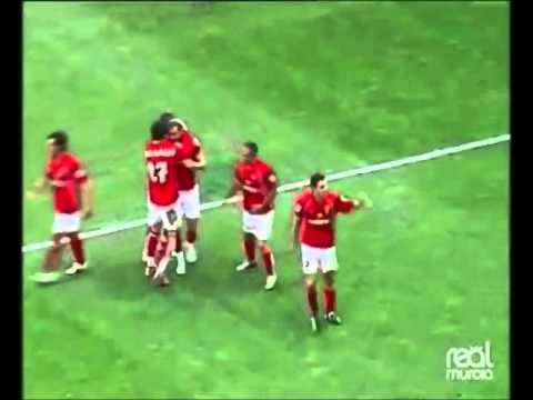 Ludi komentator vs srpski komentator!