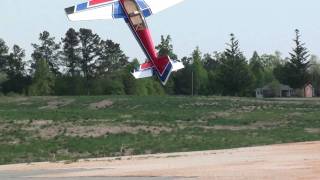 preview picture of video 'Extreme Flight Extra 300 DLE-55'