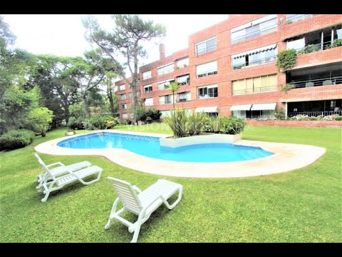 Alquile U$S 3.900 /mes - Distinguido Apartamento en Carrasco de 234 m2, 4 Dormitorios más Servicio, 2 Garajes.