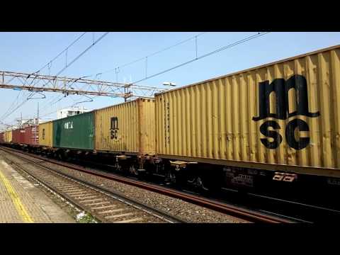 TIGRE E.633 205 CON CONTAINER + VECTRON 191 014 CON MERCI, E TRENORD A  LAMBRATE. 10 - 6 - 2017