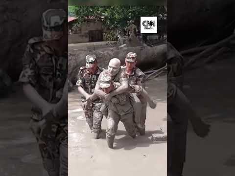 Exército do Nepal realiza operações de resgate em enchentes