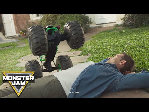 RC Mega Grave Digger | :30 | Monster Jam