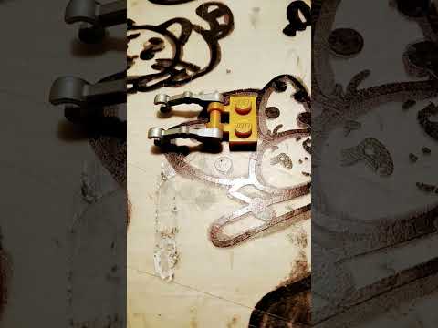 лего самодельный протез-экзоскелет для минифигурки