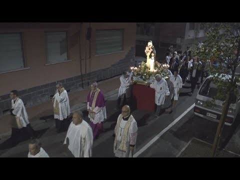 Processione di Sant'Anna: Rapallo raccolta attorno a una madre