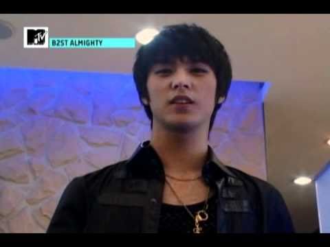 Who miss Dongwoon's short and black hair?