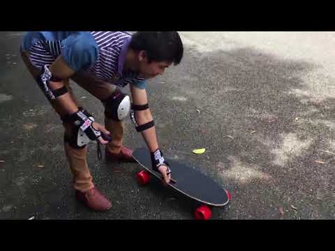 thumbnail video image 2 of Patineta Eléctrica Street Runner con Control Remoto 50.8cm Largo, 2 of 2
