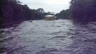 preview picture of video '[Speed Boat] Sensasi Naik speed boat di Kebun Binatang Gembira Loka - Bonbin Jogja'
