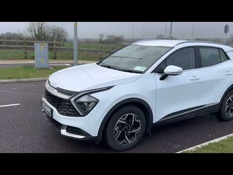 Kia Sportage 1.6d Premium Spec, **1 owner from new - Image 2