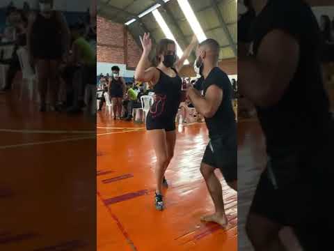 Exame de colar Preta/Preta Av. Alan Reis.  Pé Descalço