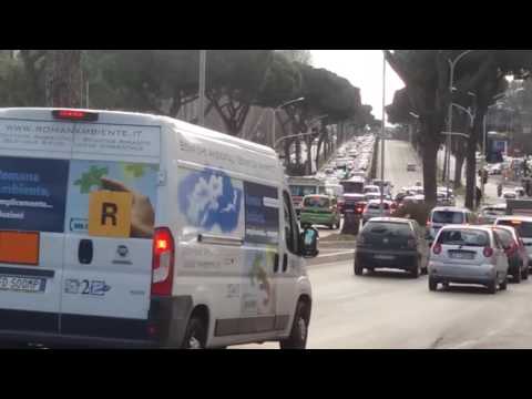 2 x Ambulanza in sirena. Via Cristoforo Colombo. Roma