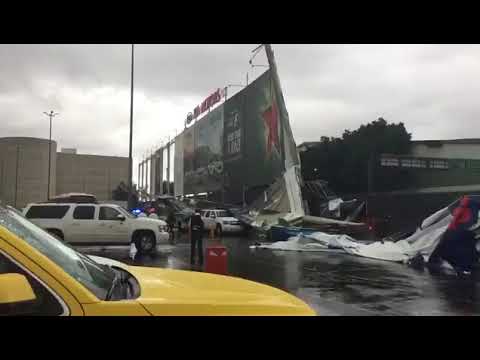 FUERTES VIENTOS Y LLUVIA DERRIBAN ESPECTACULARES FRENTE AL AICM