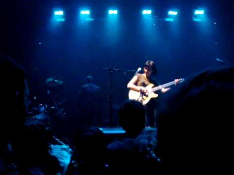 john sneaks up on kaki king