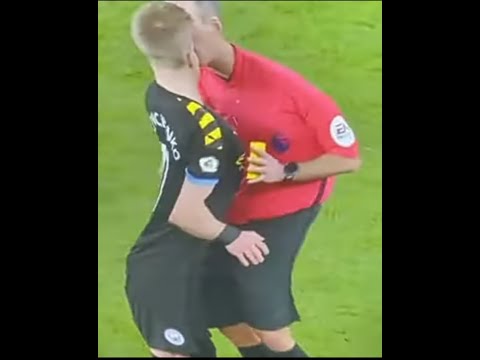 Romance between Cristiano Ronaldo and coach in b/w a soccer ⚽ match!!!