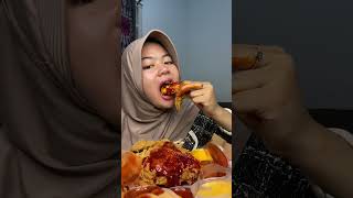 Download lagu Mukbang ayam Richeese 1 ekor, pedesnya #mukbang #makan #food #makanpedas #fypシ゚viral #shortvideo mp3