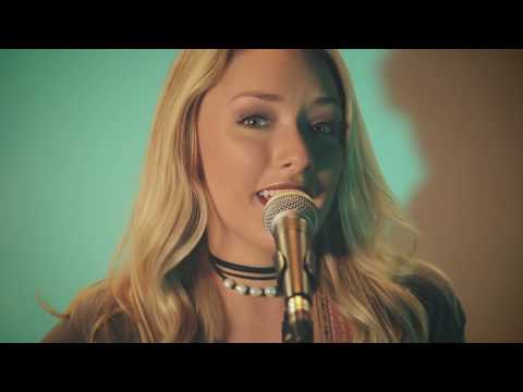 Emily Ann Roberts - "No Mans Land" (Live Acoustic Video)