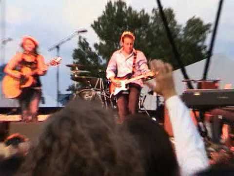 Angie Stevens and Beautiful Wreck perform at NewWest Fest Bohemian Nights 2009