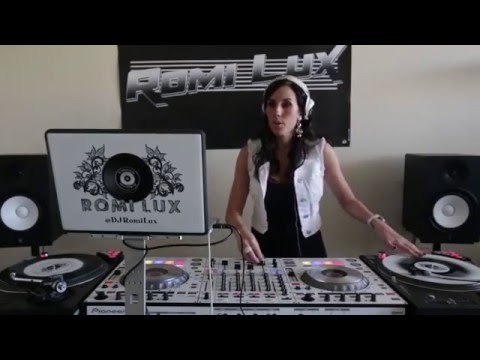 DJ Romi Lux mixing on Pioneer SZ with turntables