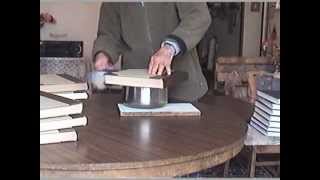 ניקיון ספרים מאבק בלי מאמץ מיוחד (ידידנו היקר משה רצון ז"ל) - התמונה מוצגת ישירות מתוך אתר האינטרנט יוטיוב. זכויות היוצרים בתמונה שייכות ליוצרה. קישור קרדיט למקור התוכן נמצא בתוך דף הסרטון