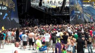 Rev Theory- Dead in a Grave(live @ rock on the range)