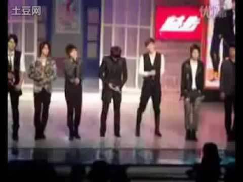 091013 SJ M Zhoumi sing cracked &Kyuhyun laughing@Changsha fancam (Alert,so funny!!!)