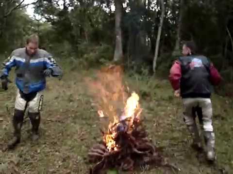 Trilha no interior de Rio Negrinho com os amigos Cabelo, Darlan e Luciano