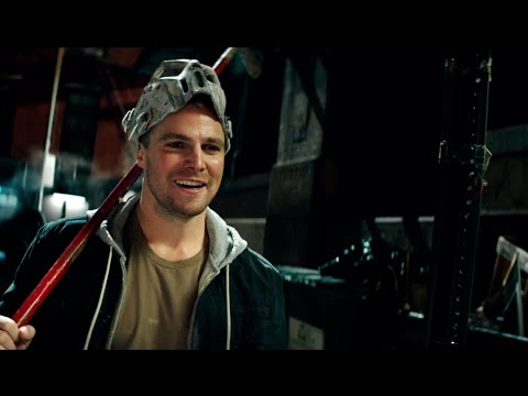 Teenage Mutant Ninja Turtles: Out of the Shadows (Featurette 'Stephen Amell')