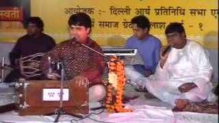 preview picture of video 'Shanti Kijye (Swami Dayanand Janamdivas Bhajan Sandhya 2008)'